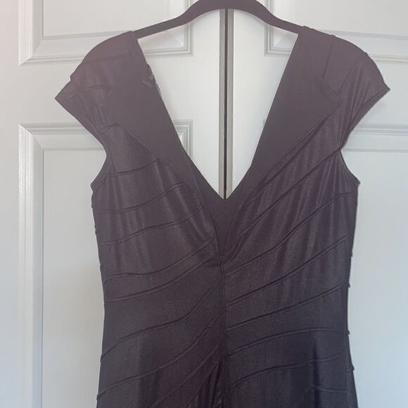 Beautiful Tadashi Shoji dress  - Picture 6 of 8